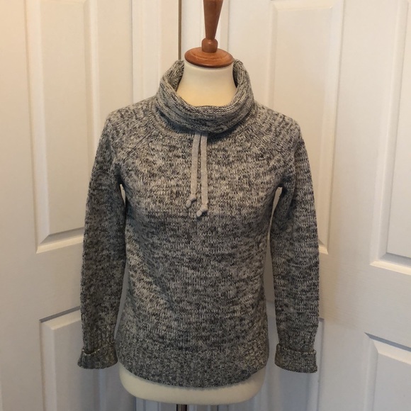 Athleta Traverse City merino wool cowl neck sweater in a marled gray color - Picture 4 of 12